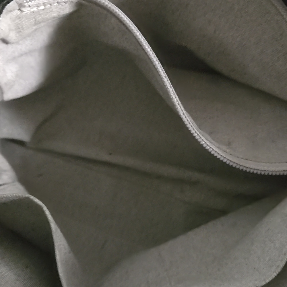 Black Leather Roots Bag In Beautiful Condition Its  Heavy Leather. - Picture 6 of 6